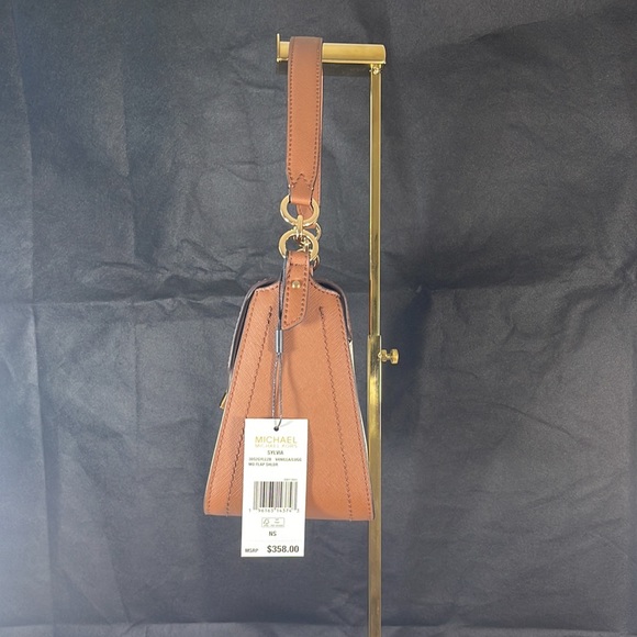 NWT = MICHAEL KORS LEADER SHOULDER BAG . - Picture 3 of 8